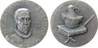 Tschechoslowakei Medaille WM Prag - Numismatische Gesellschaft, Brustbild von Mikulá Da?ický z Heslova halbrechts / Schwert, Buch, Halskrause und Kanne, -