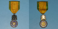 DECORATIONS  Médaille militaire. 8e type (3e République) Léger manque à ... 158.98 元 含税 ＋  79.07 元 运费